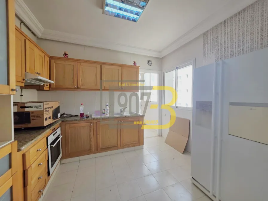 À louer : Un appartement S+4 vide à cité Ennasr
