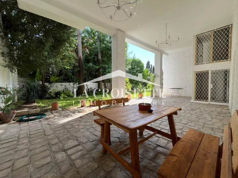 Villa S+4 avec vue sur mer à Carthage MVL0152