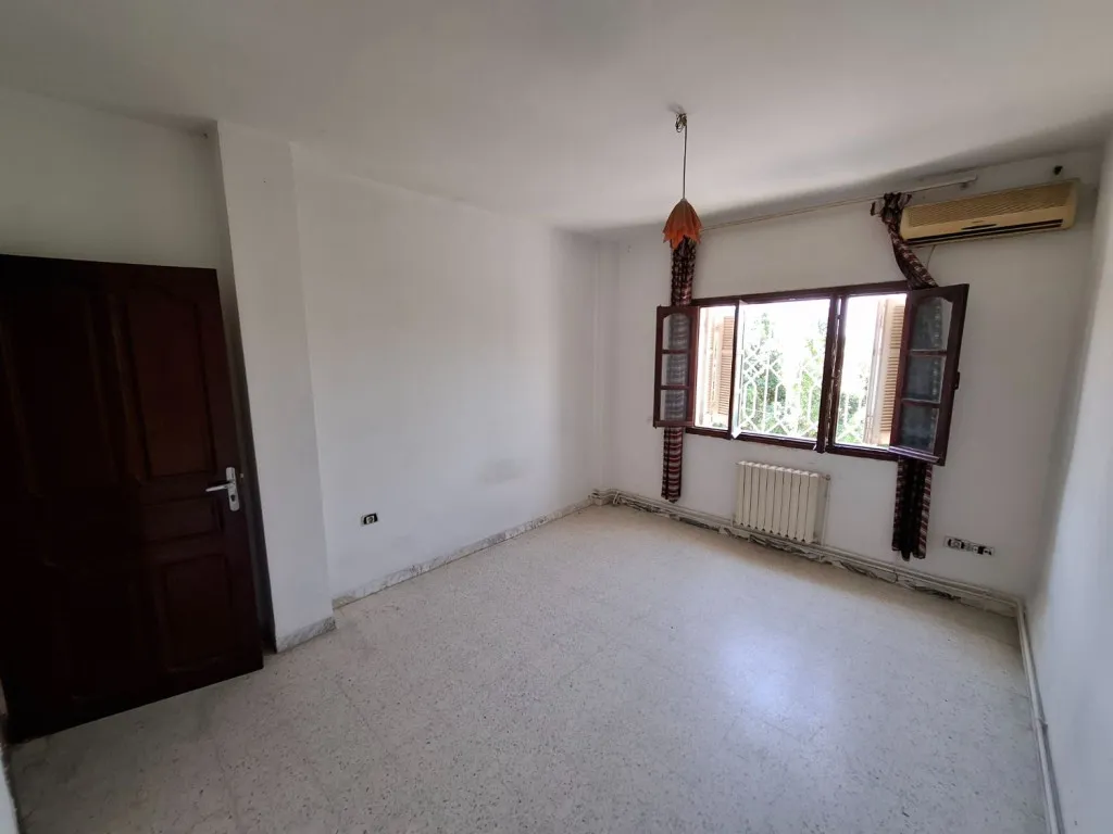 Duplex S+6 sur 3 niveaux Mourouj 5