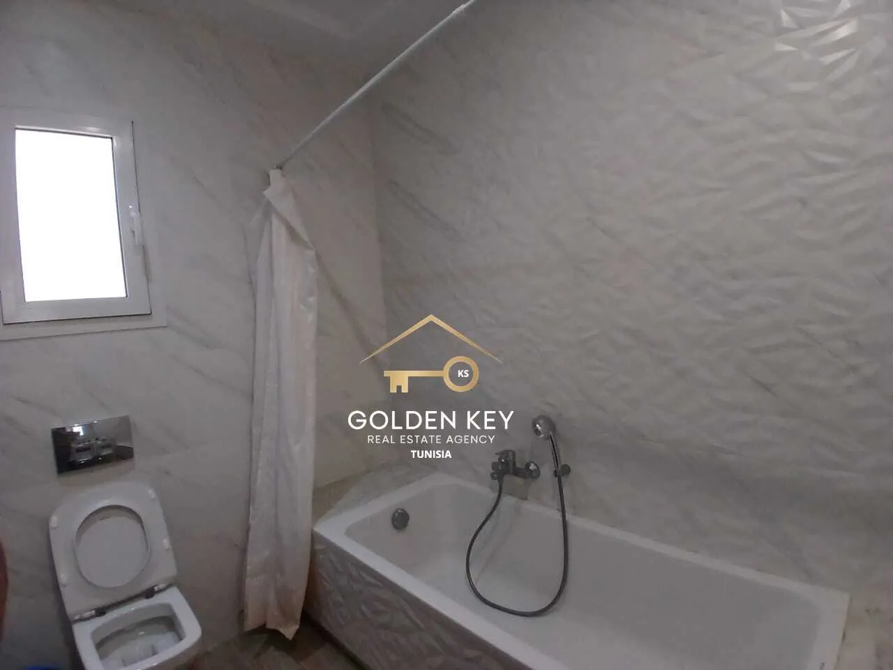  À LOUER – Appartement S+1 Meublé avec Grande Terrasse – Jardins de Carthage