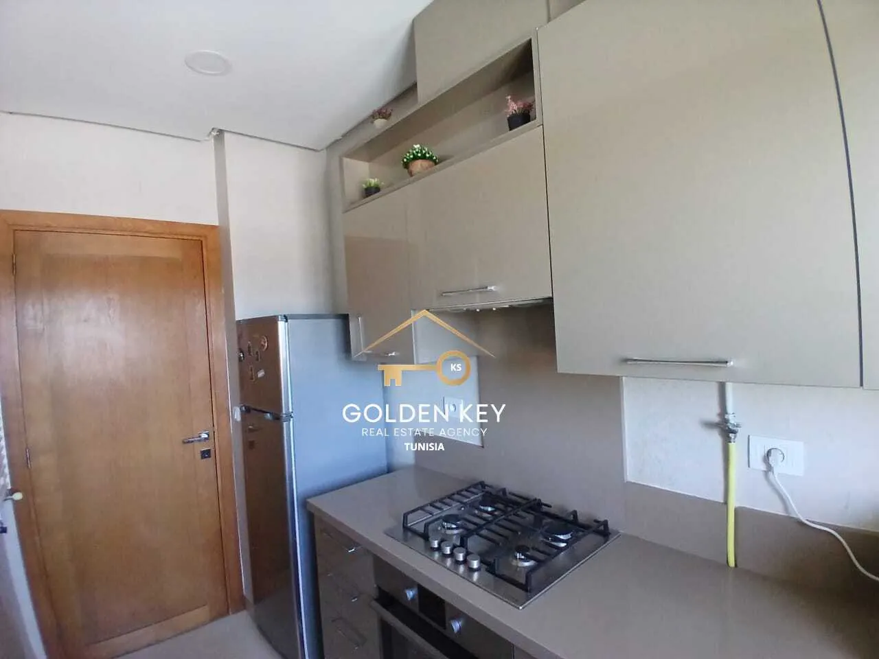  À LOUER – Appartement S+1 Meublé avec Grande Terrasse – Jardins de Carthage