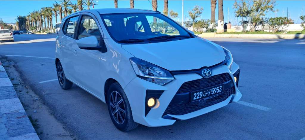 TOYOTA AGYA PREMIÈRE MAIN