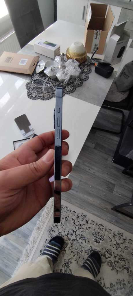 Iphone 13 pro max Bleu pacific presque neuf