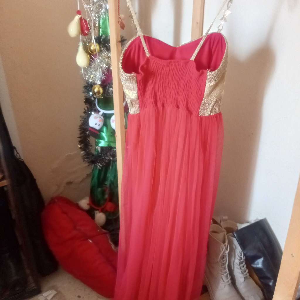 Une robe soirée toute neuve