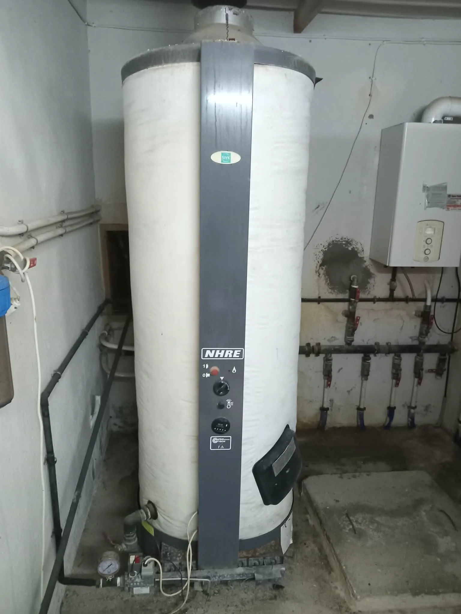 Générateur d eau chaude 305 litres état neuf