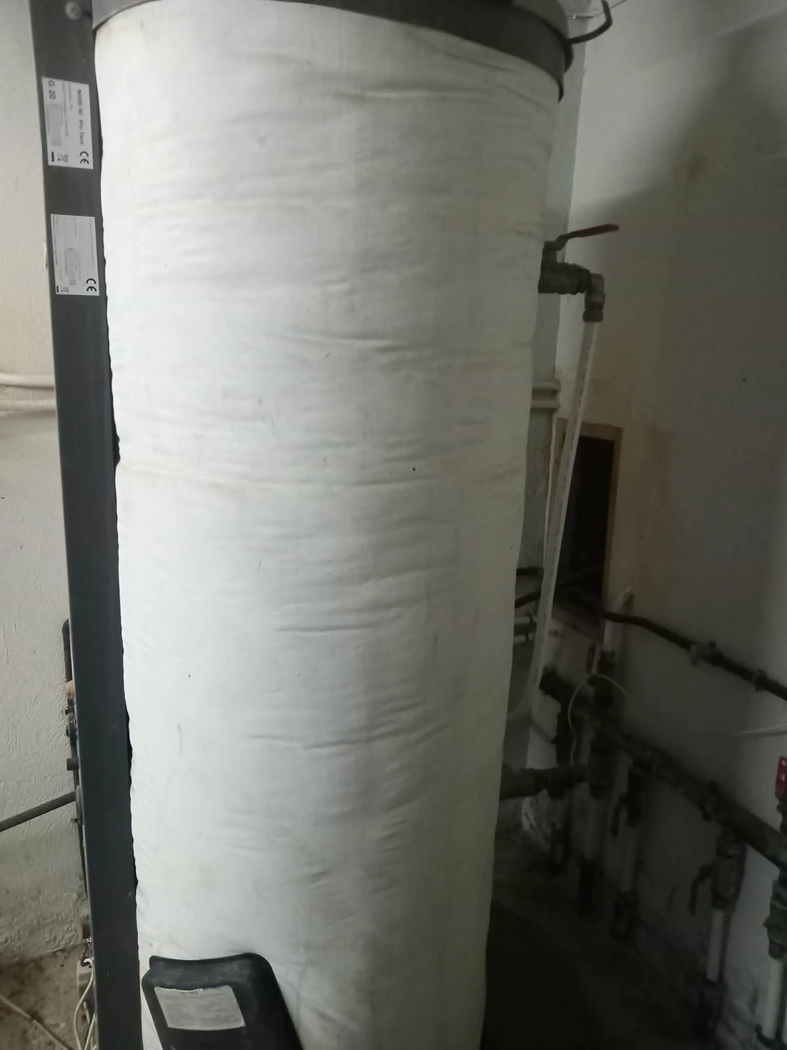 Générateur d eau chaude 305 litres état neuf