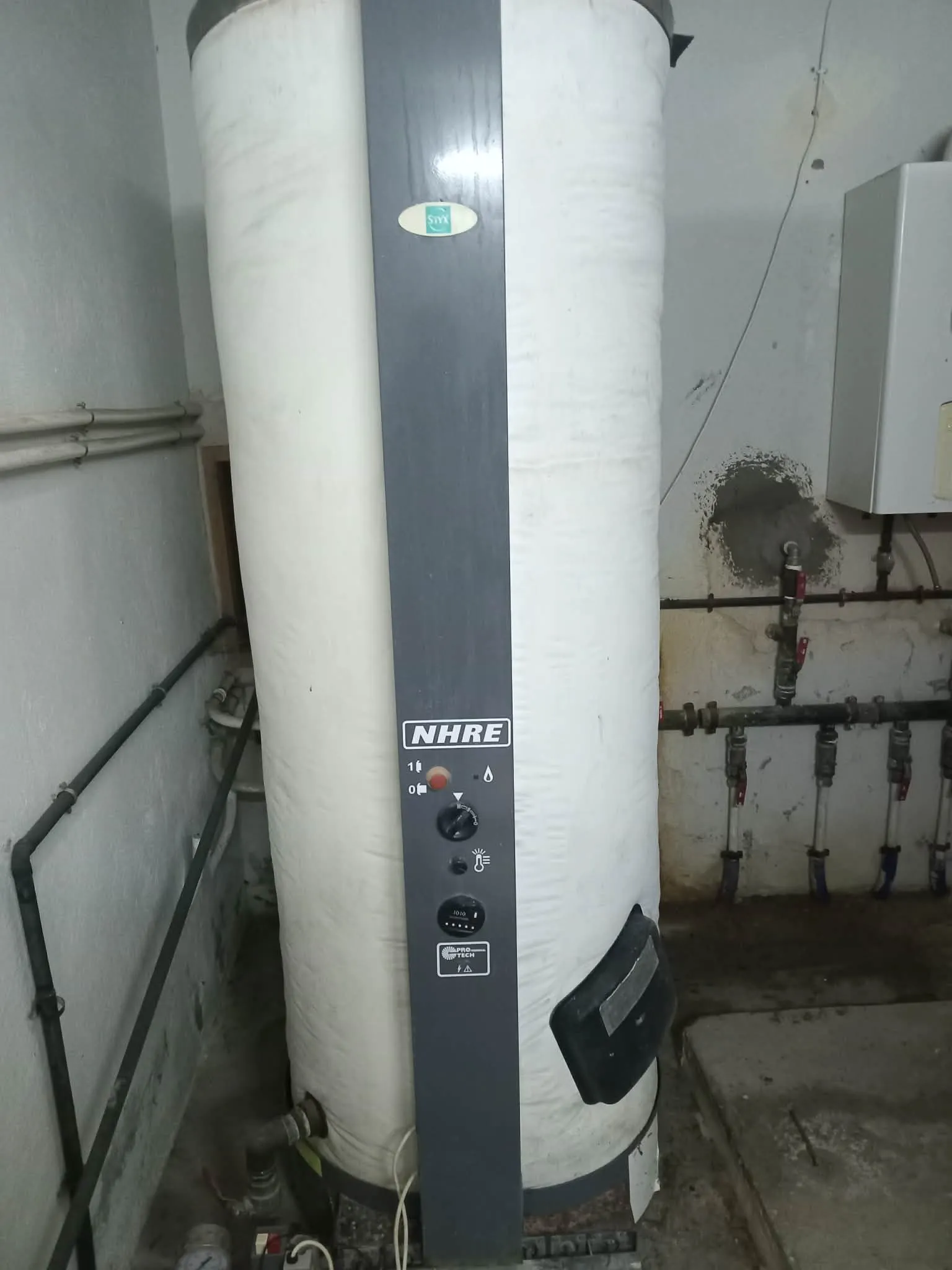 Générateur d eau chaude 305 litres état neuf