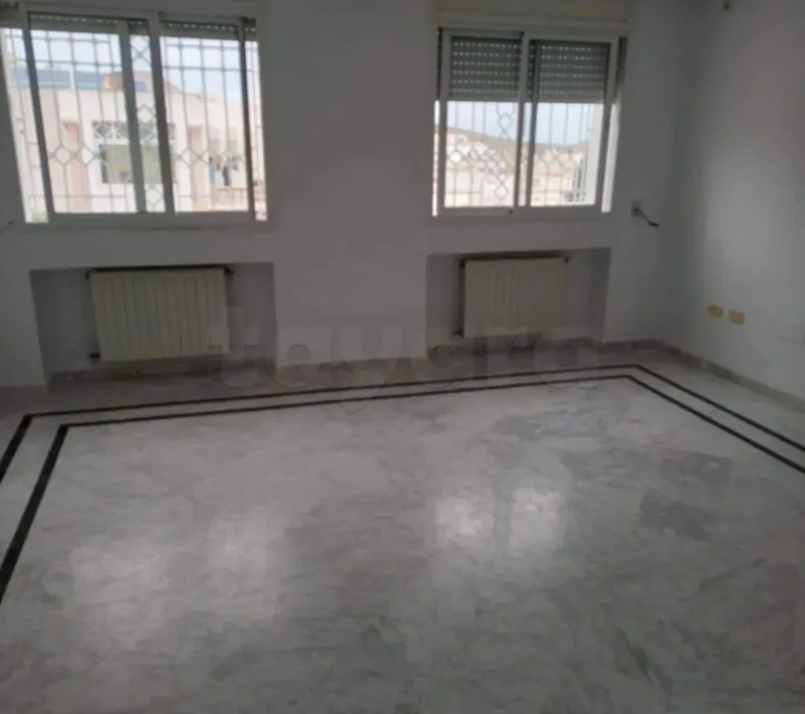 Location S3 vide à Ennasr 2