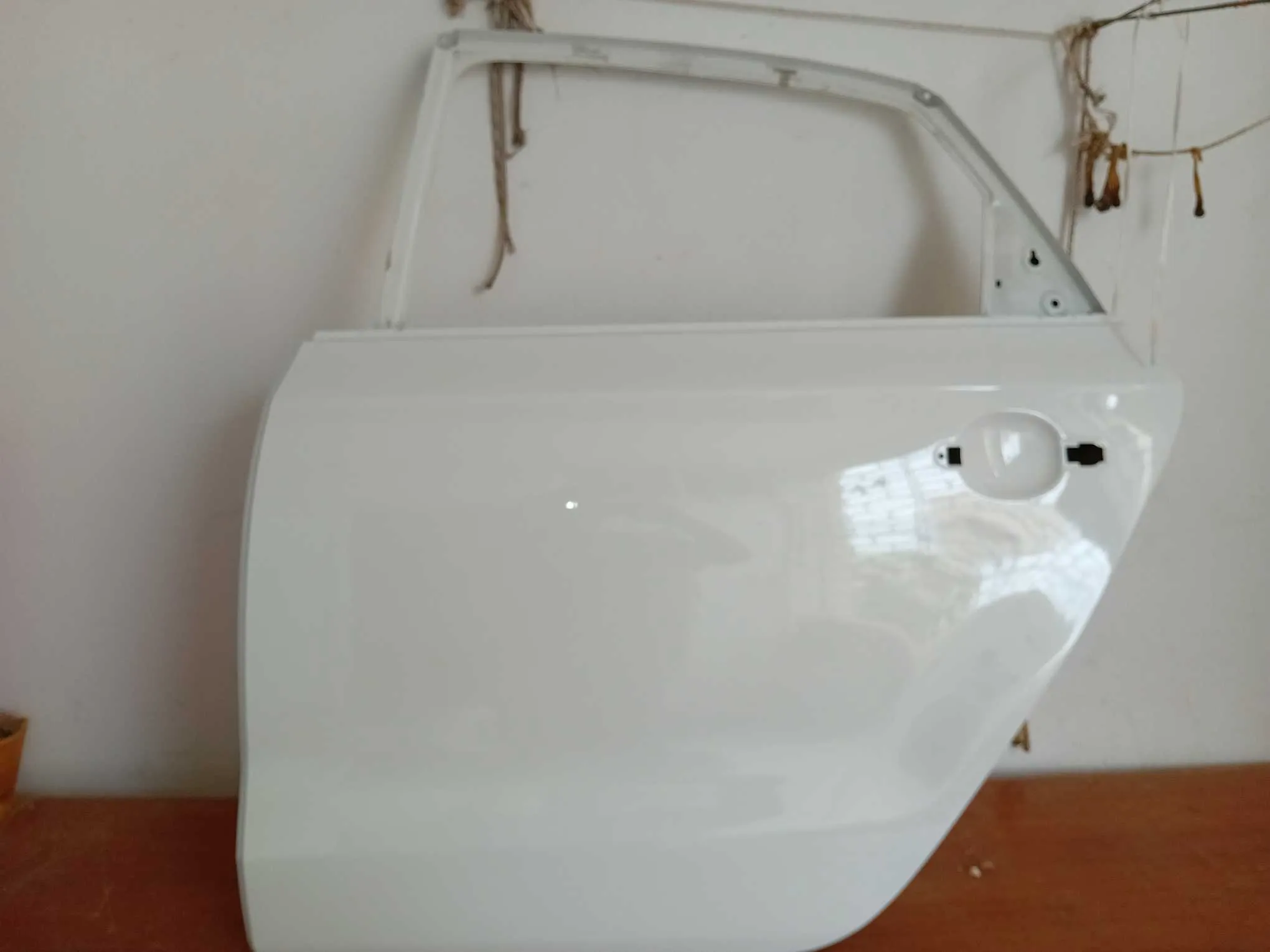à vendre une porte arrière gauche d'origine pour POLO Sedan