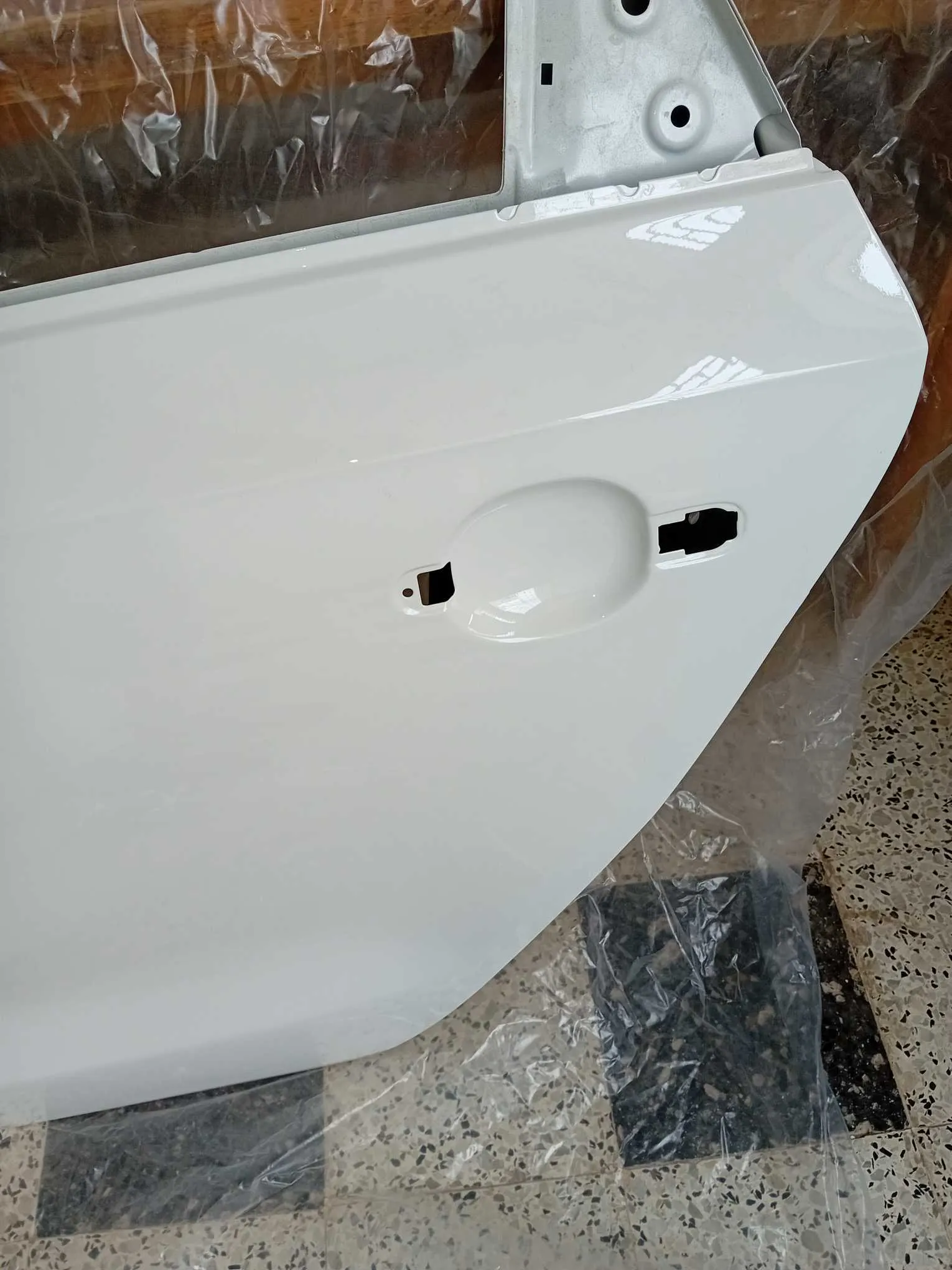 à vendre une porte arrière gauche d'origine pour POLO Sedan