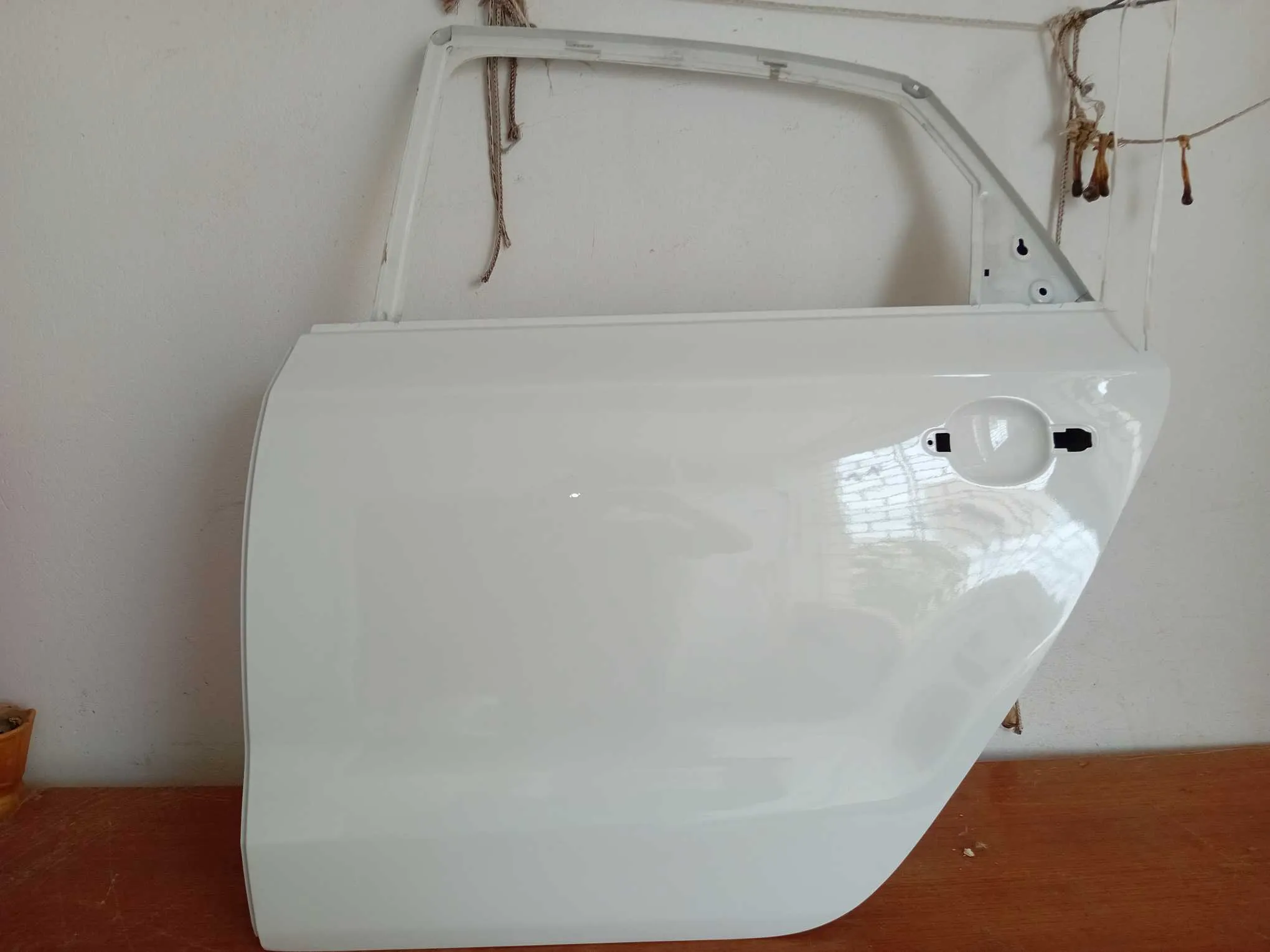 à vendre une porte arrière gauche d'origine pour POLO Sedan