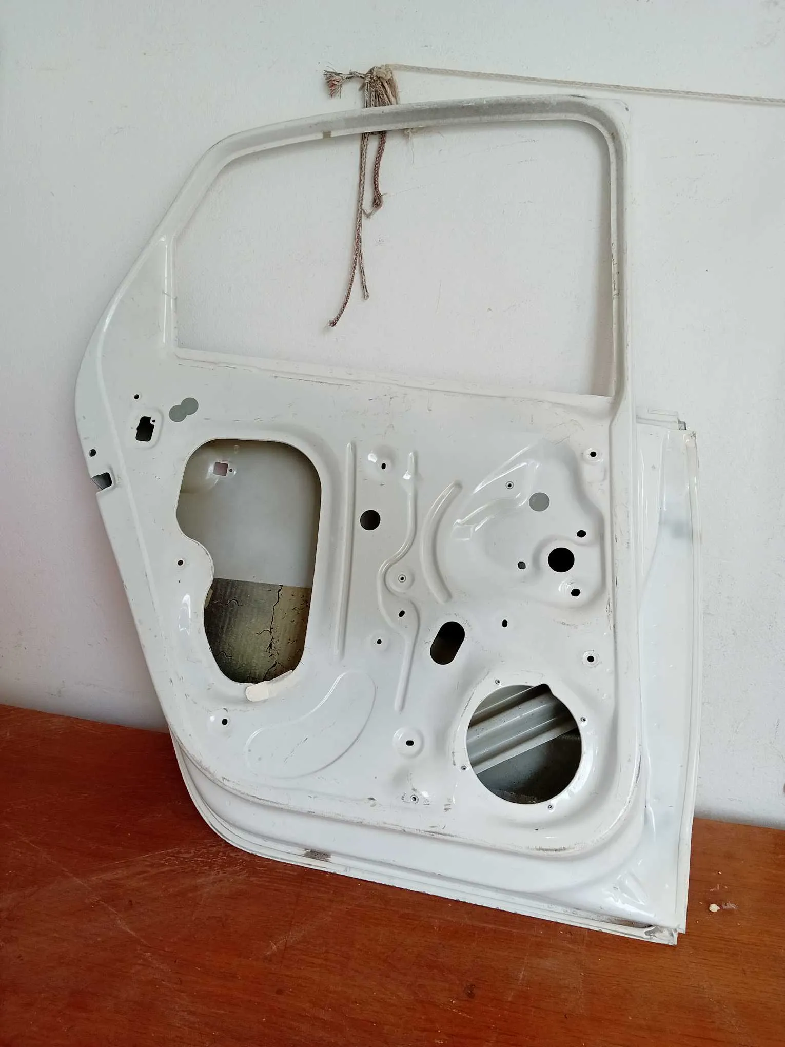 à vendre une porte arrière gauche d'origine pour POLO Sedan