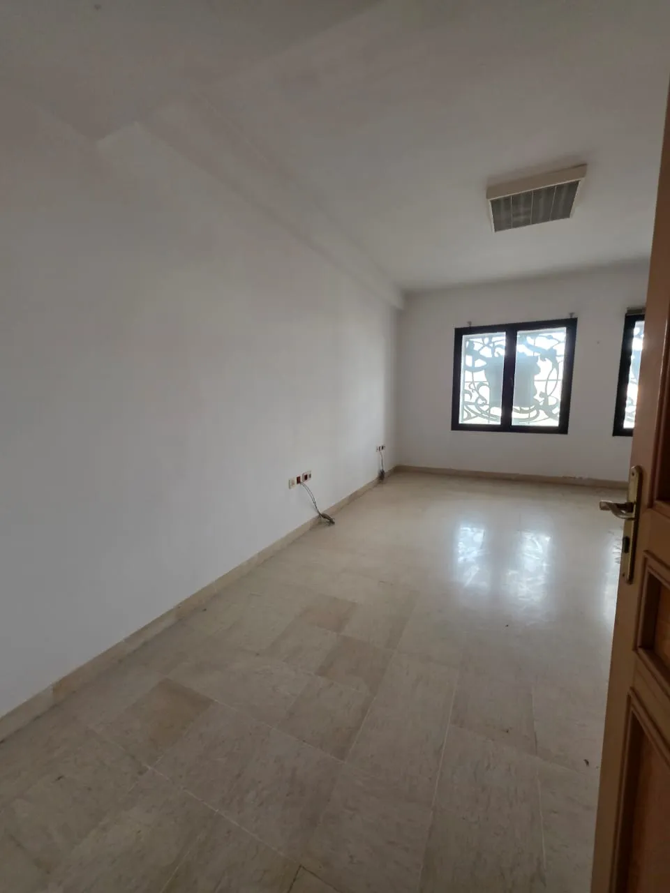 Local Commercial Sur Deux Niveaux En Vente au cœur Du Centre Ville Sousse