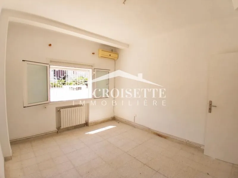 Rez-de-chaussée de villa S+3 à La Marsa MRCL0355