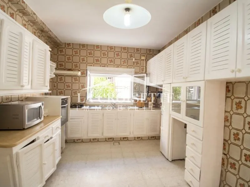 Rez-de-chaussée de villa S+3 à La Marsa MRCL0355