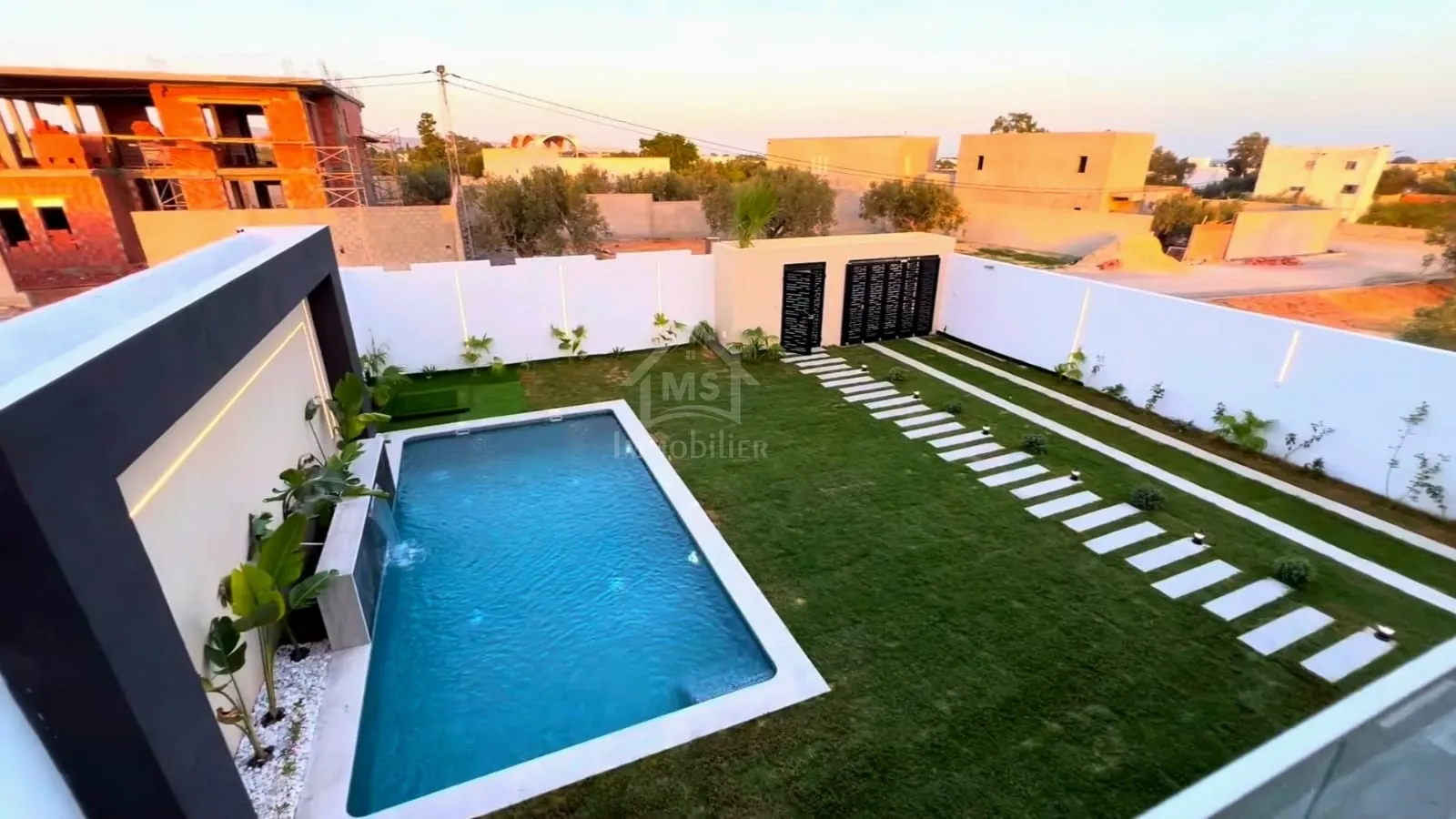 Villa toute neuve S+5 avec piscine à vendre à Hammamet Sud 51355351