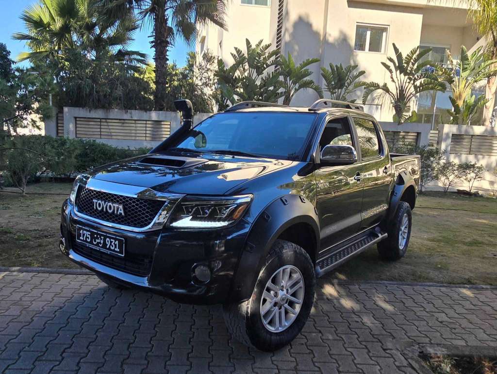 🚘Toyota Hilux 4x4 3Litres 2013 boite auto 🚘
           🔁 on accepte l échange des voitures
