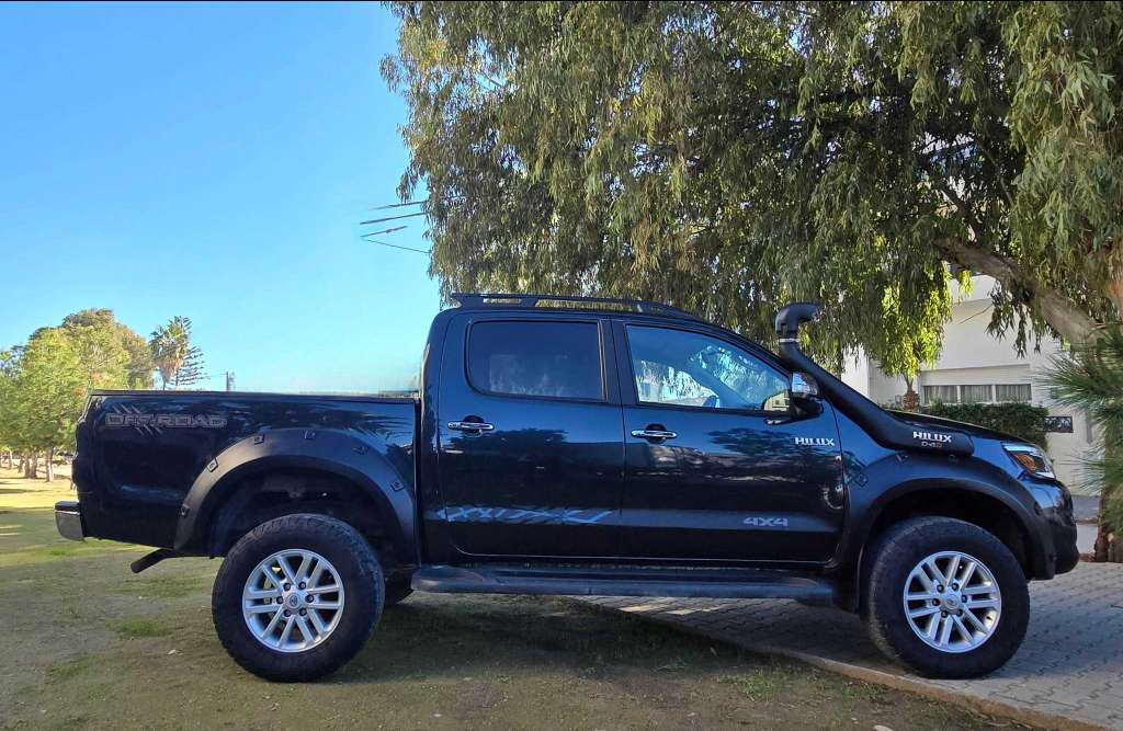 🚘Toyota Hilux 4x4 3Litres 2013 boite auto 🚘
           🔁 on accepte l échange des voitures
