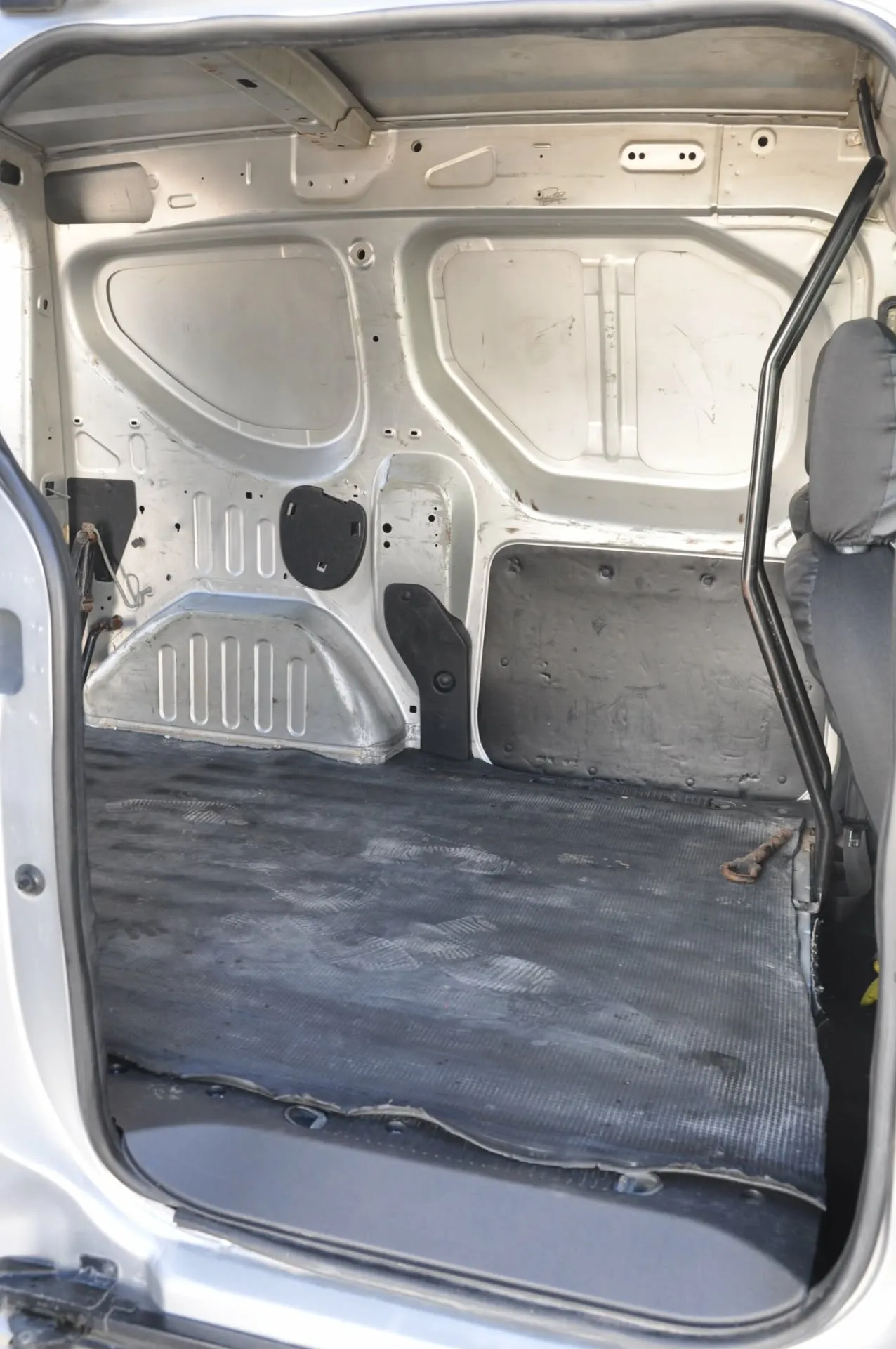 DACIA DOKKER VAN LUX  2 Places Commerciales  TEL : 99.692.623  