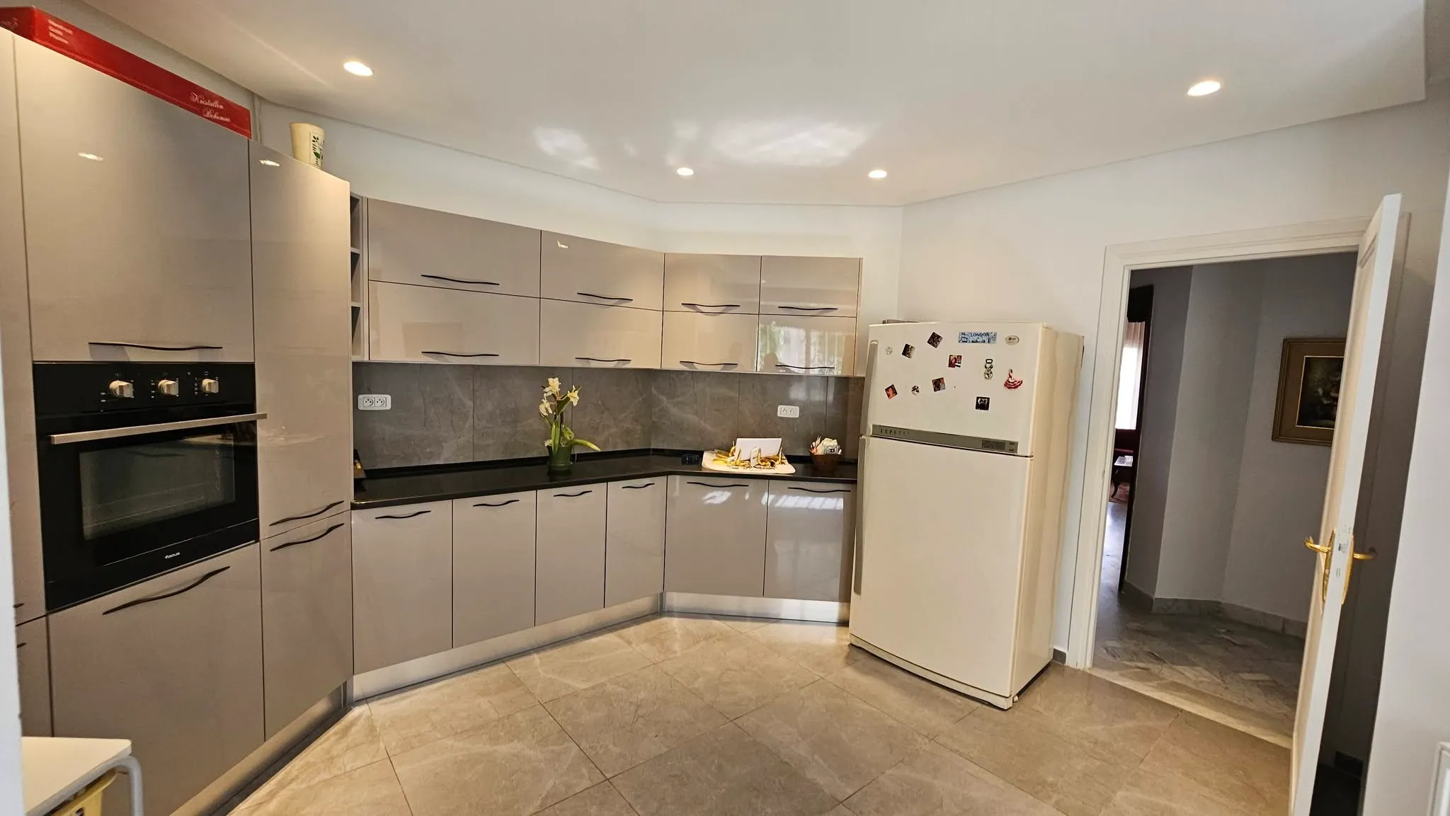 Appartement luxueusement meublé