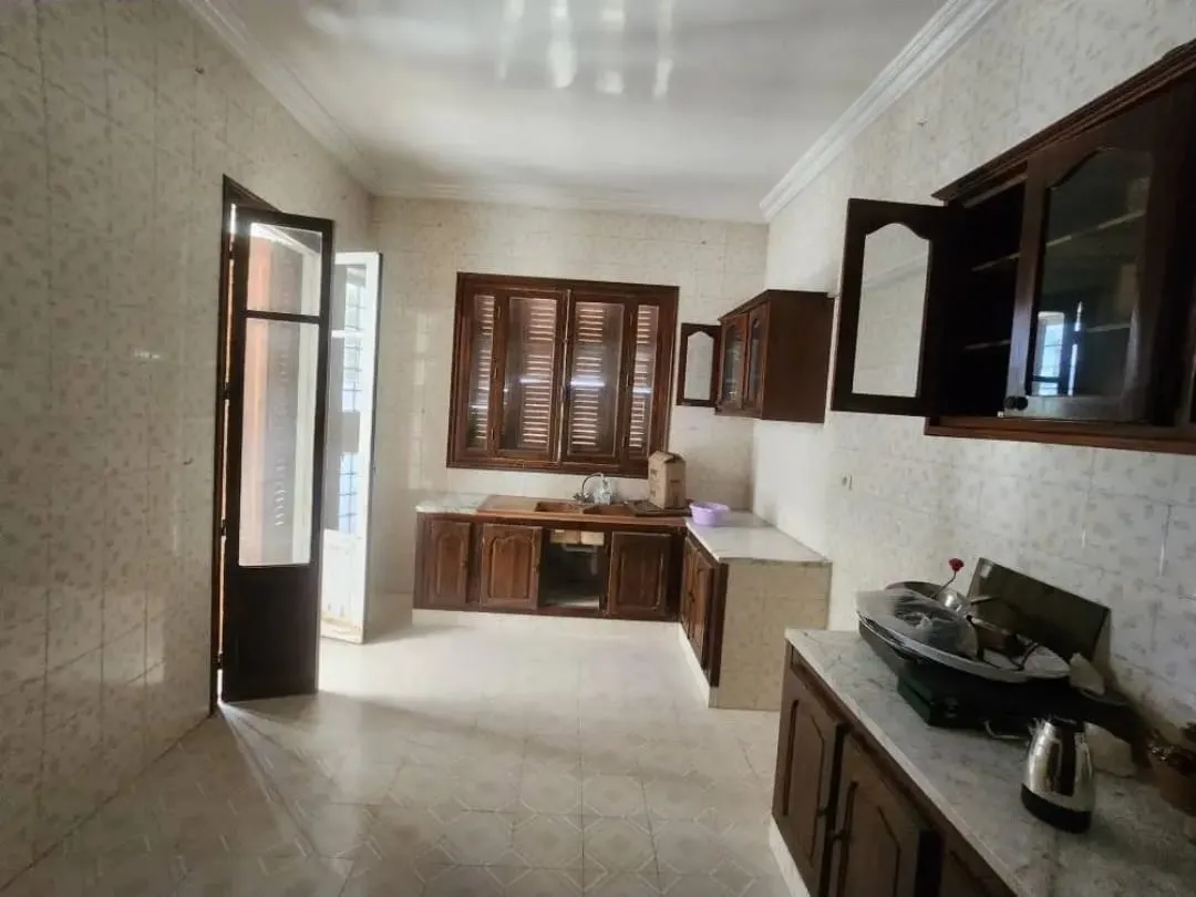 A vendre villa 850m2 à cité Zahra Sousse