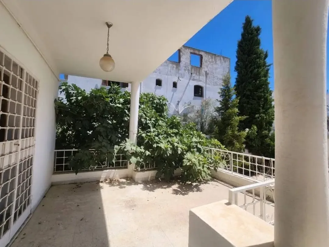 A vendre villa 850m2 à cité Zahra Sousse