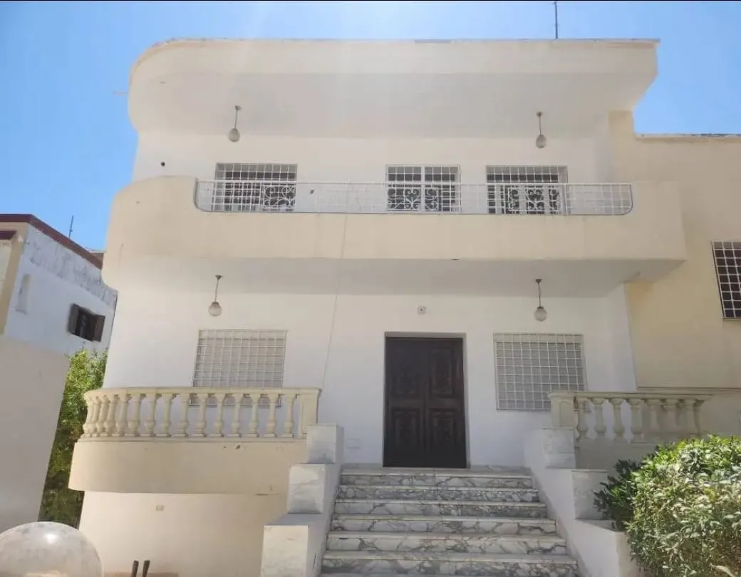 A vendre villa 850m2 à cité Zahra Sousse