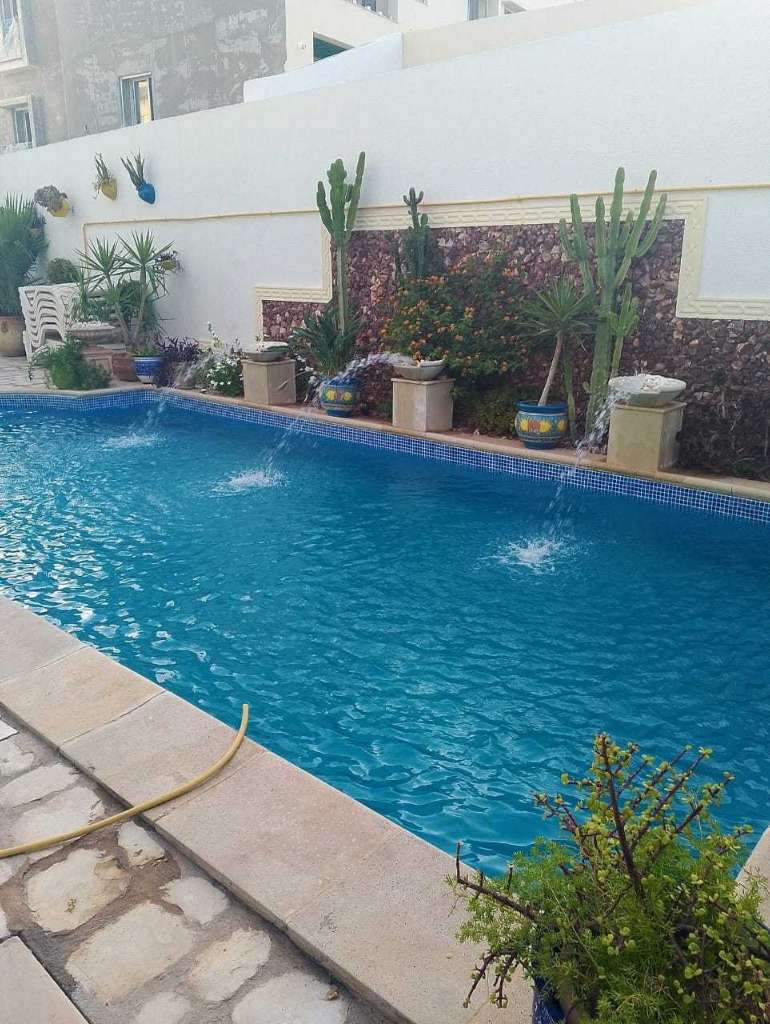 Villa luxeuse avce 4 appartement  coté mer à chatt mariem