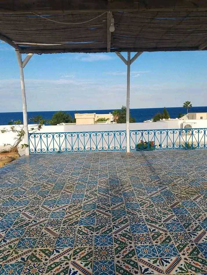 Villa luxeuse avce 4 appartement  coté mer à chatt mariem