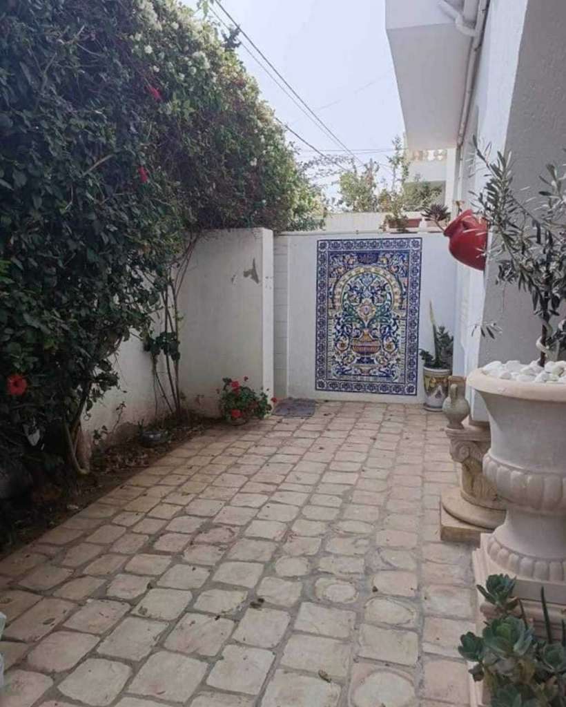 Villa luxeuse avce 4 appartement  coté mer à chatt mariem