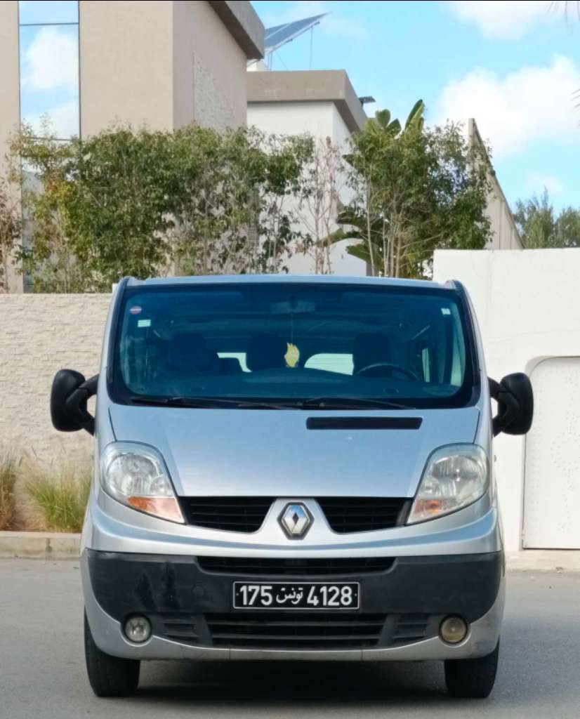 đ  Renault Trafic // 9 places