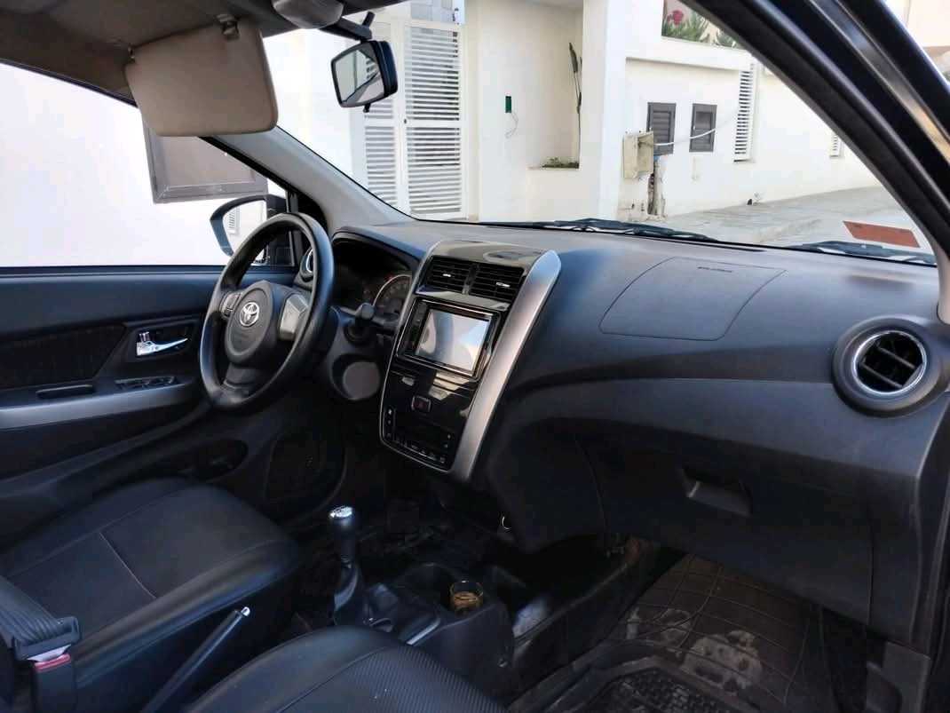 TOYOTA AYGO PREMIÈRE MAIN TRÈS PROPRE 