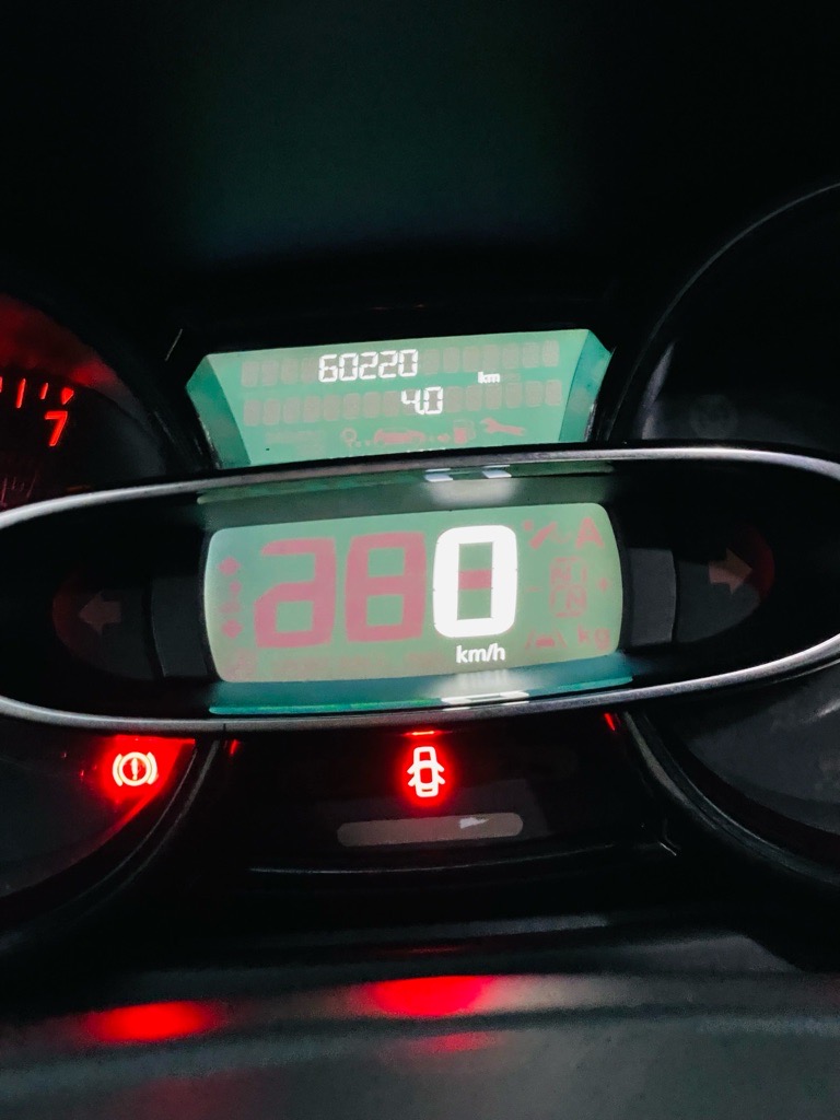 Clio 4 1er main moteur symbole