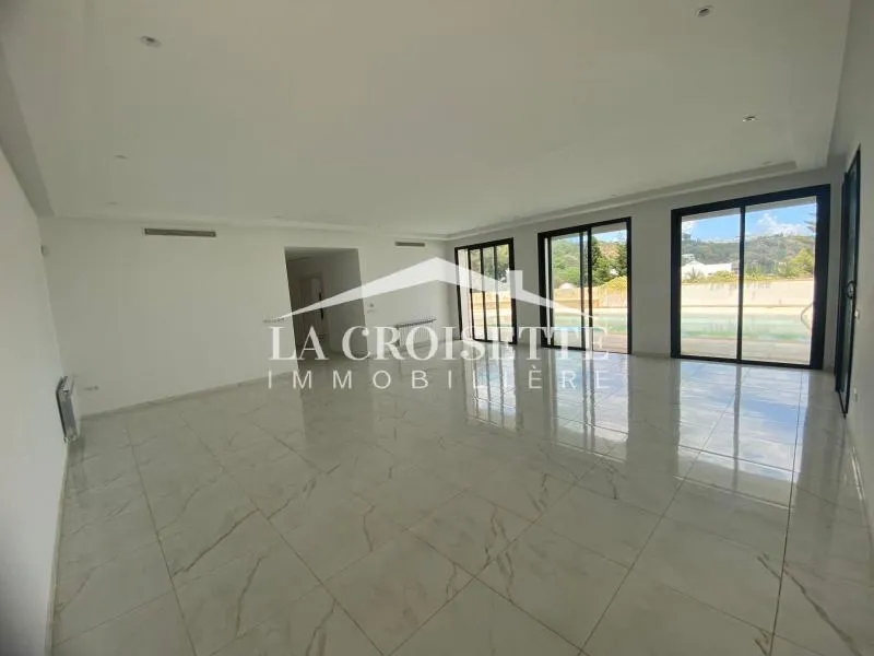 Villa s+5 avec piscine vue sur mer à Gammarth MVL1706