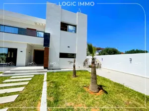 A vendre une villa S+4 située à sidi Hamed Hammamet  