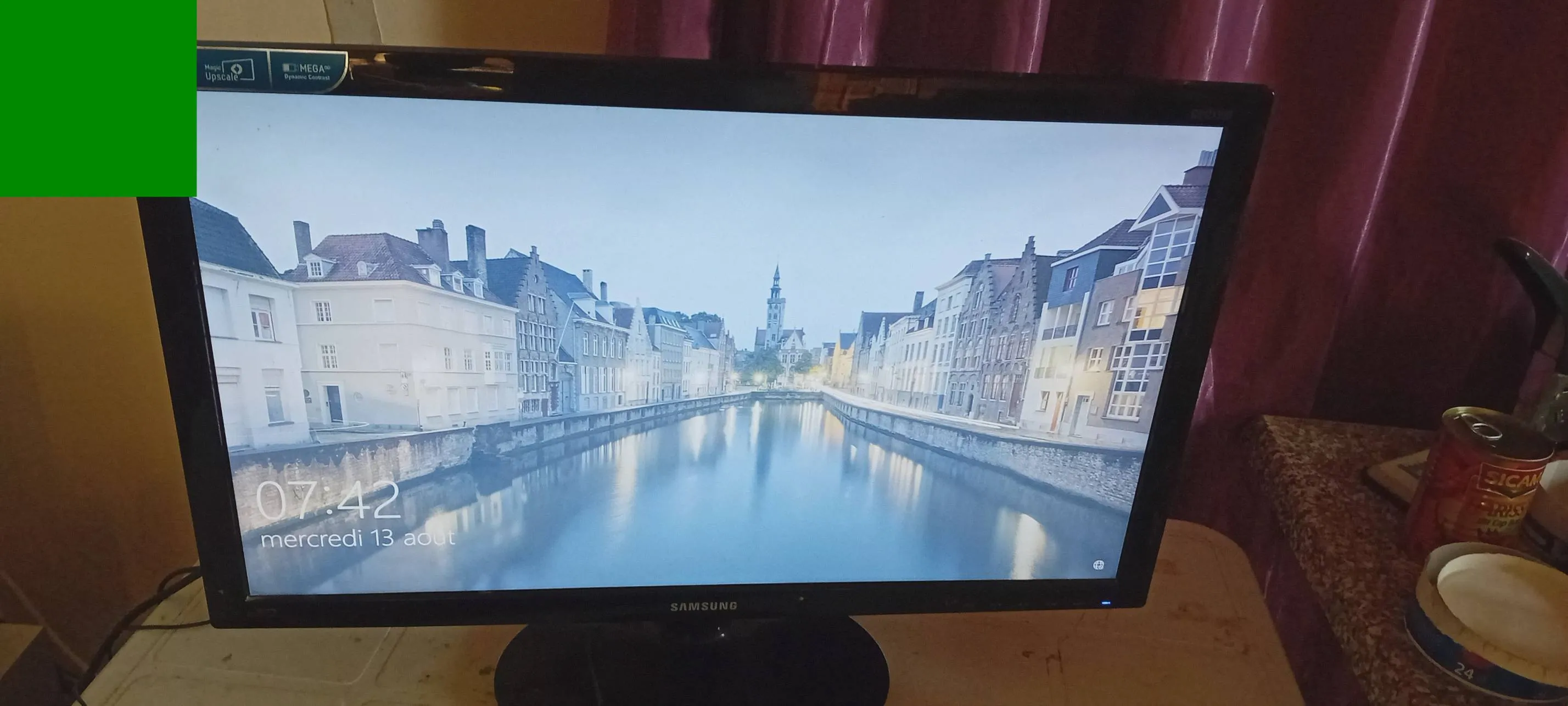 A vendre un ordinateur de Bureau, avec écran Sumsung 23 pouces, et un haut parleur de type Hunday