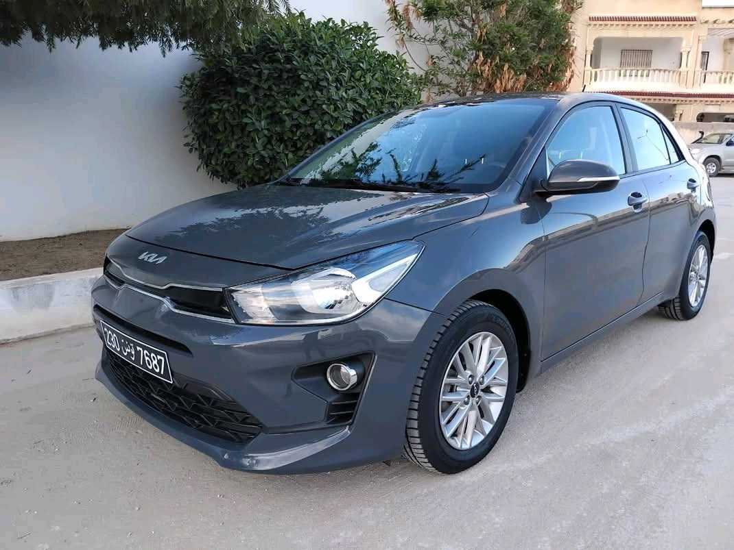 KIA RIO PRESTIGE PREMIÈRE MAIN