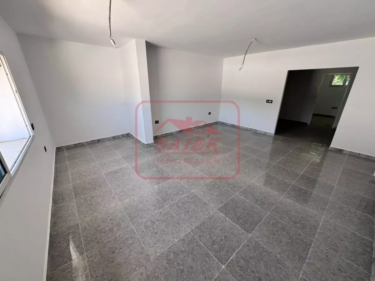 A Louer Appartement Au Début De Corniche