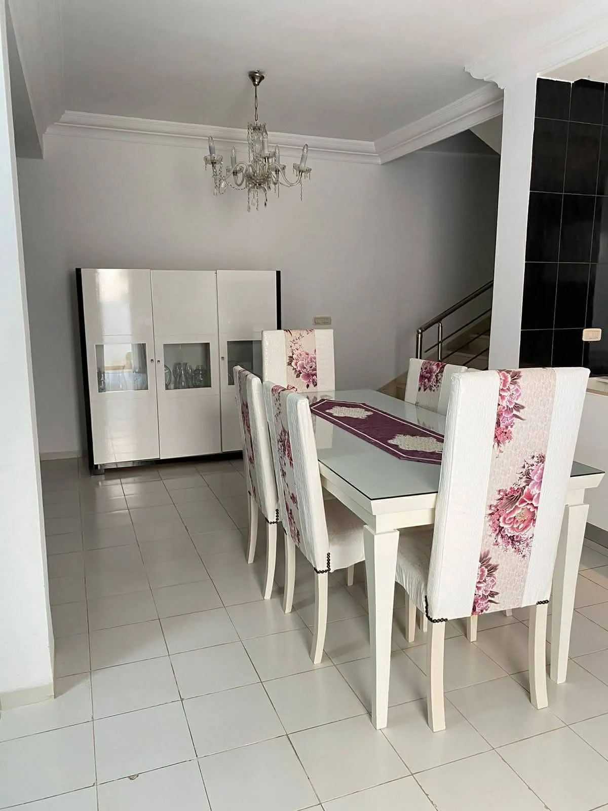 A vendre villa prestigieuse à Sahloul 4
