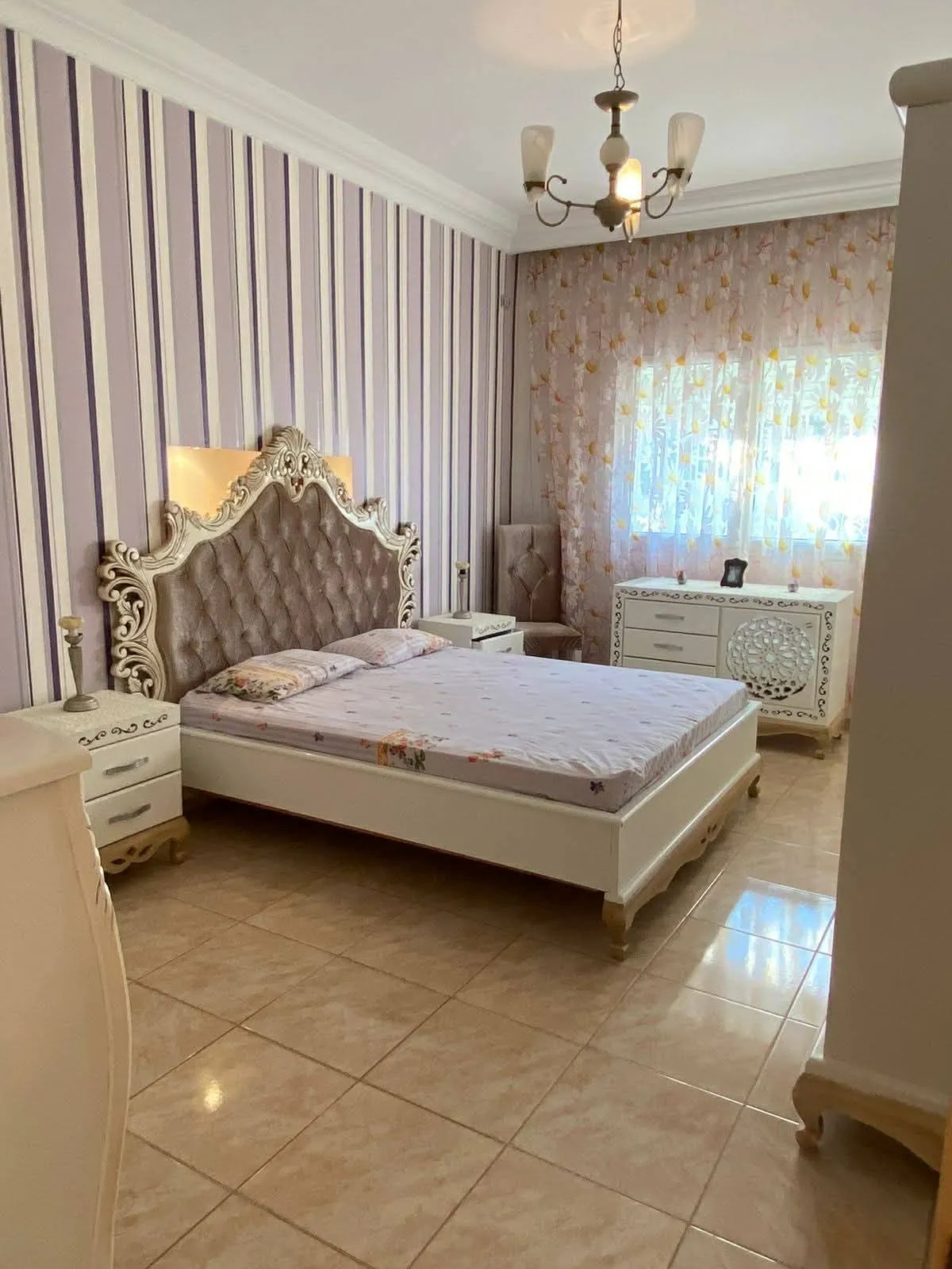 A vendre villa prestigieuse à Sahloul 4