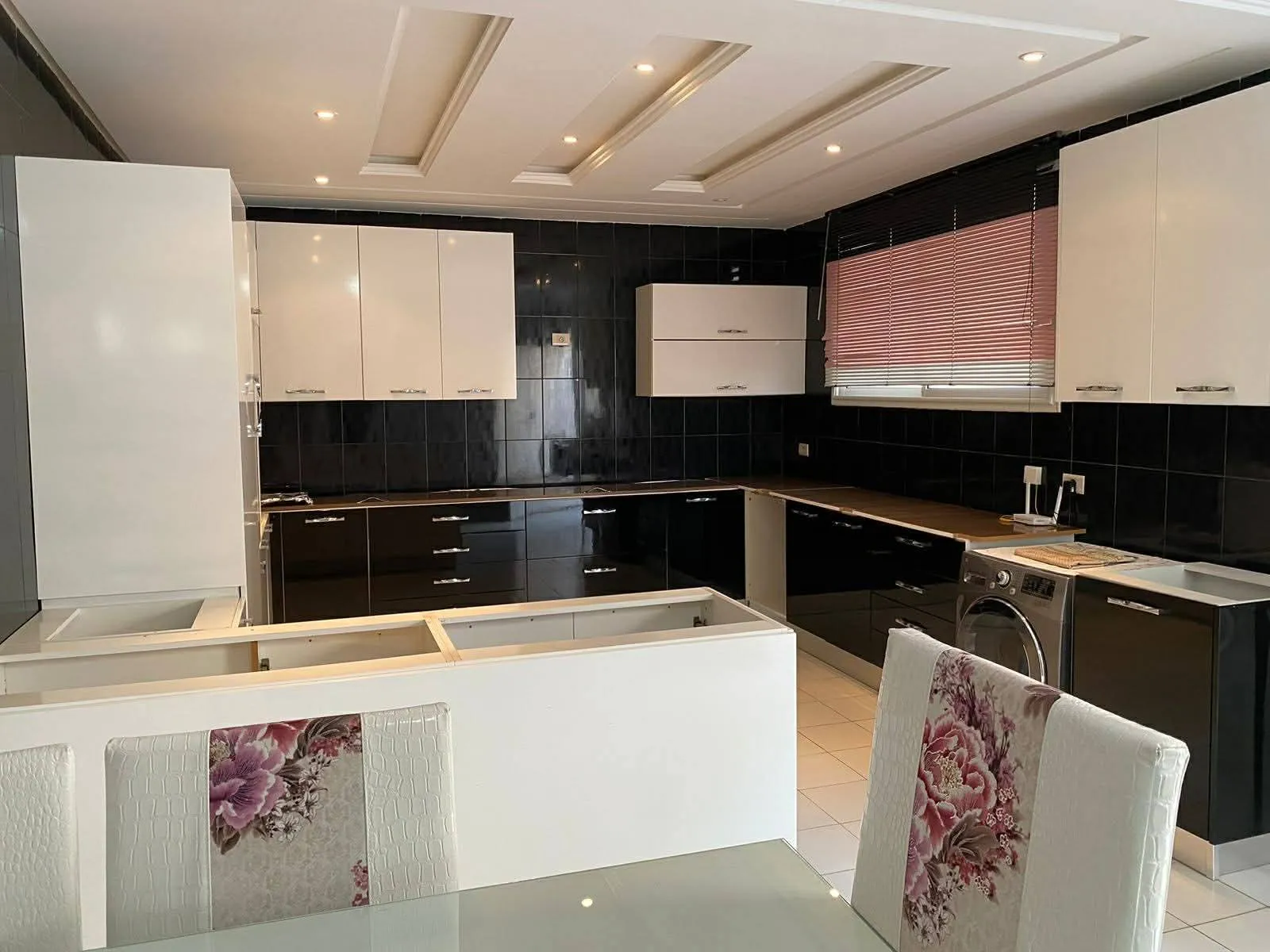 A vendre villa prestigieuse à Sahloul 4