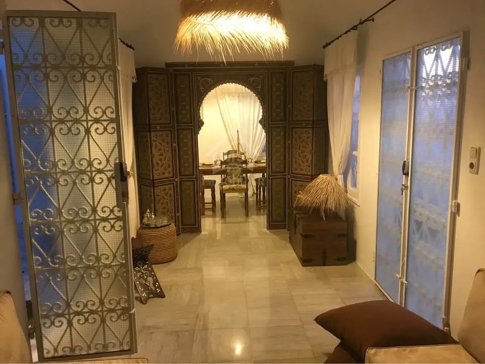 Maison arabe S+2 meublée à vendre à Hammamet centre ville 51355351