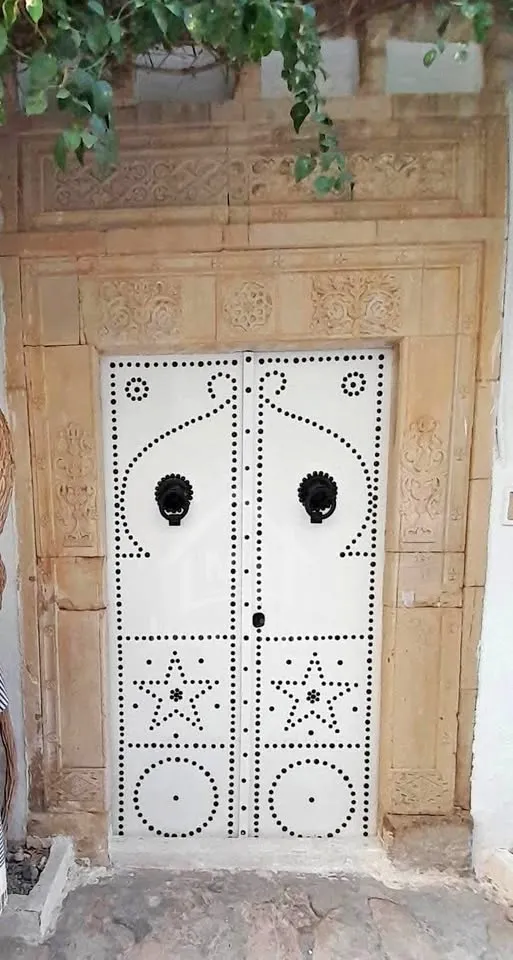 Maison arabe S+2 meublée à vendre à Hammamet centre ville 51355351