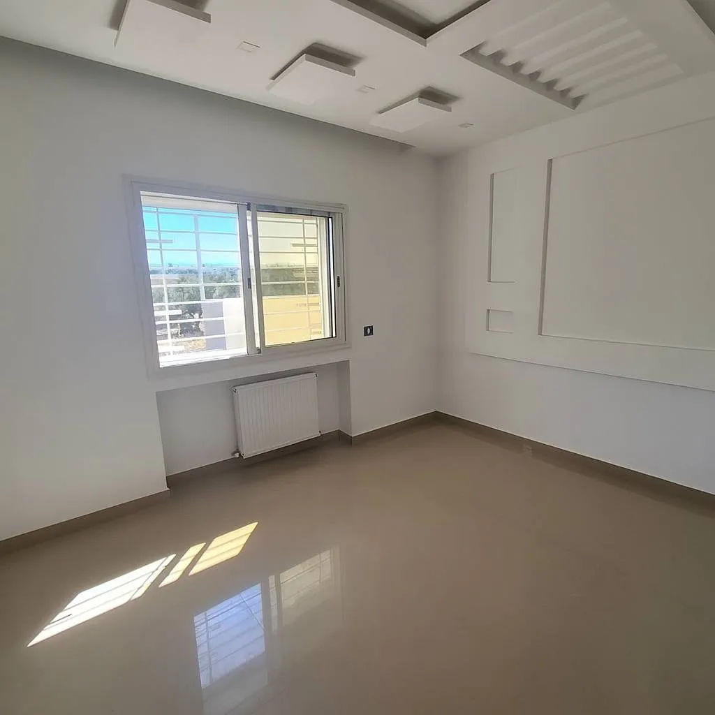 À Louer – Villa Style Américain à Mourouj 6 | 240 m² couvert, 320 m² terrain, jardin & garage