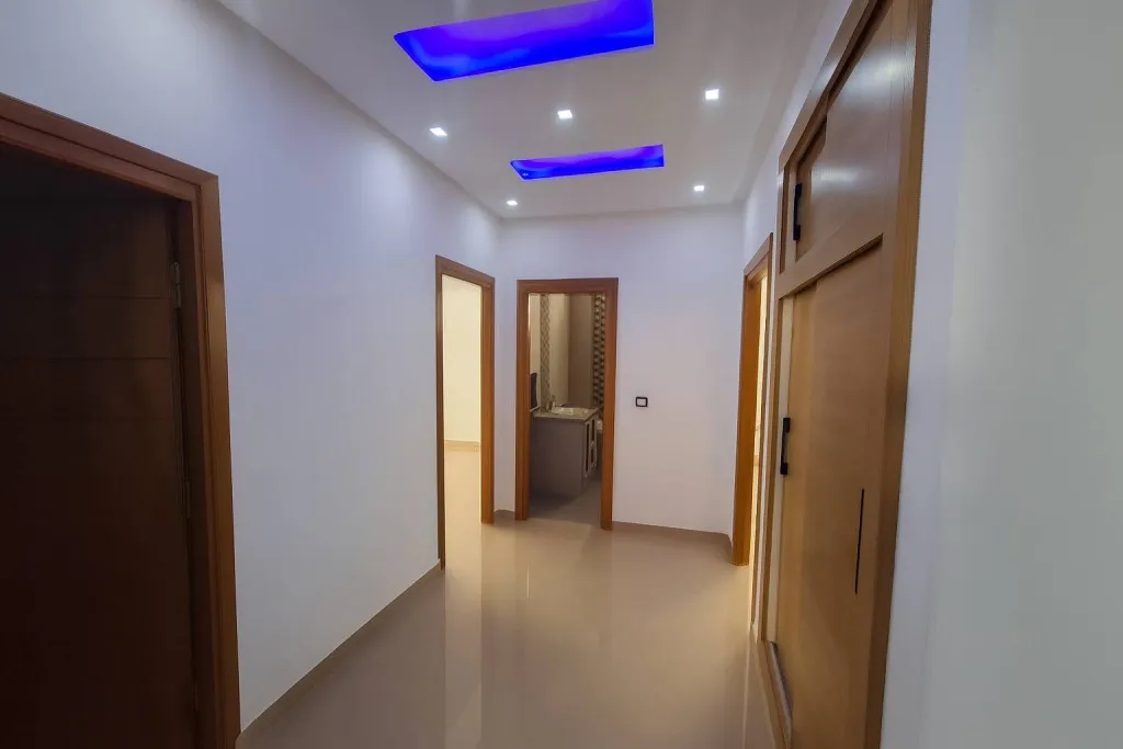À Louer – Villa Style Américain à Mourouj 6 | 240 m² couvert, 320 m² terrain, jardin & garage