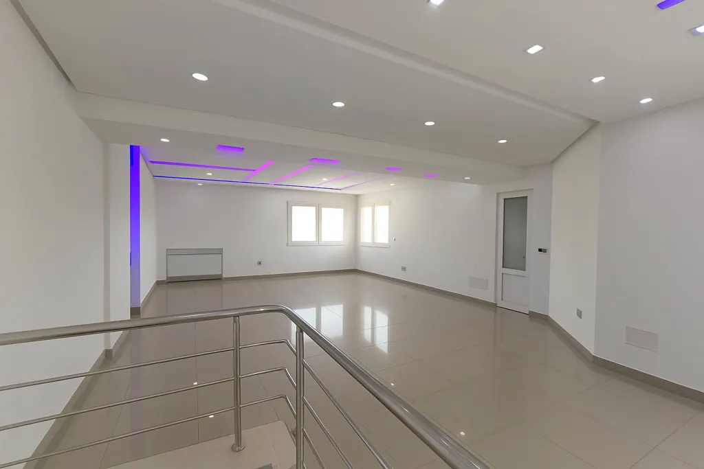 À Louer – Villa Style Américain à Mourouj 6 | 240 m² couvert, 320 m² terrain, jardin & garage