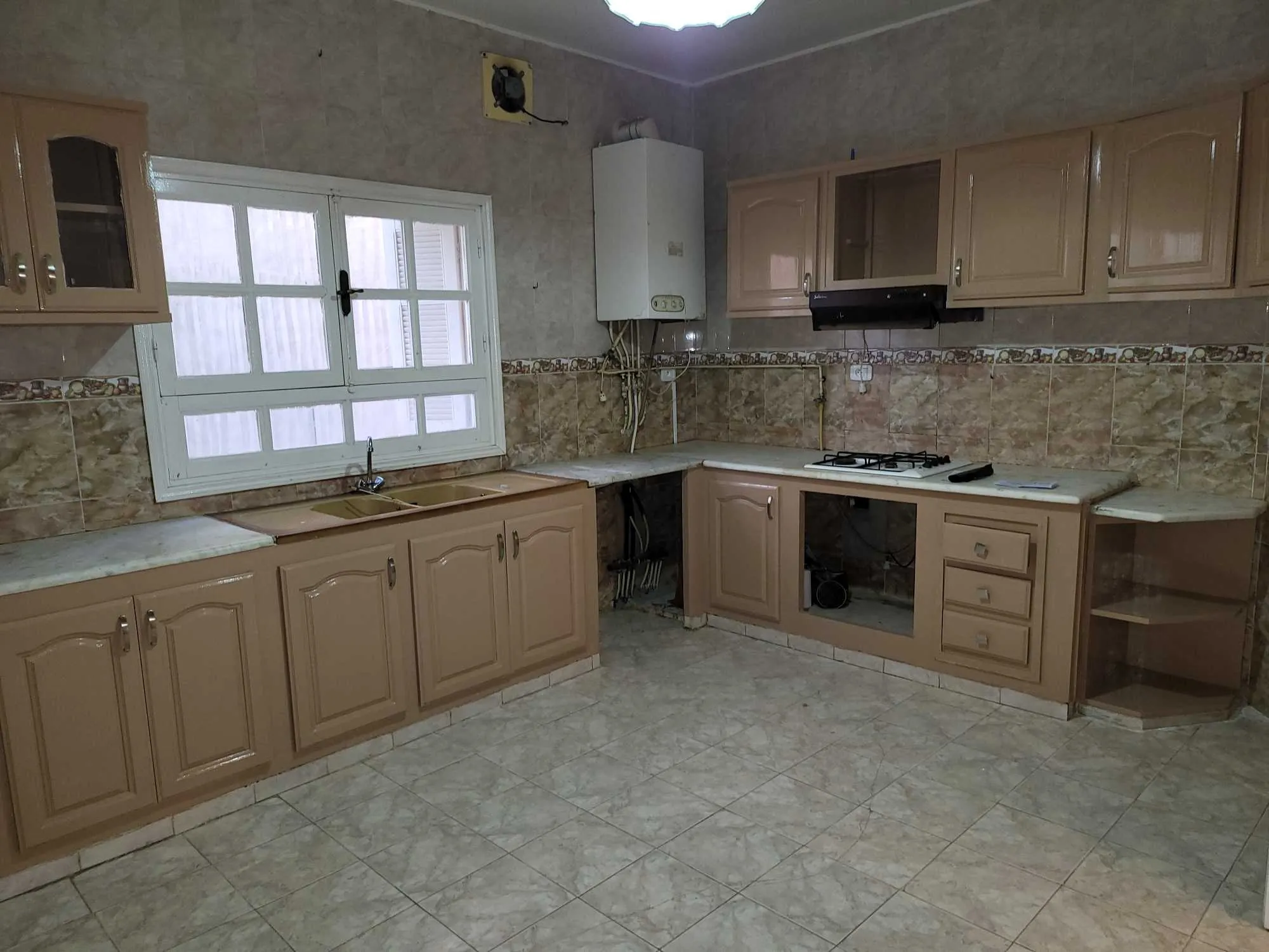 A VENDRE APPARTEMENT S+2 MODIFIABLE EN S+3 
