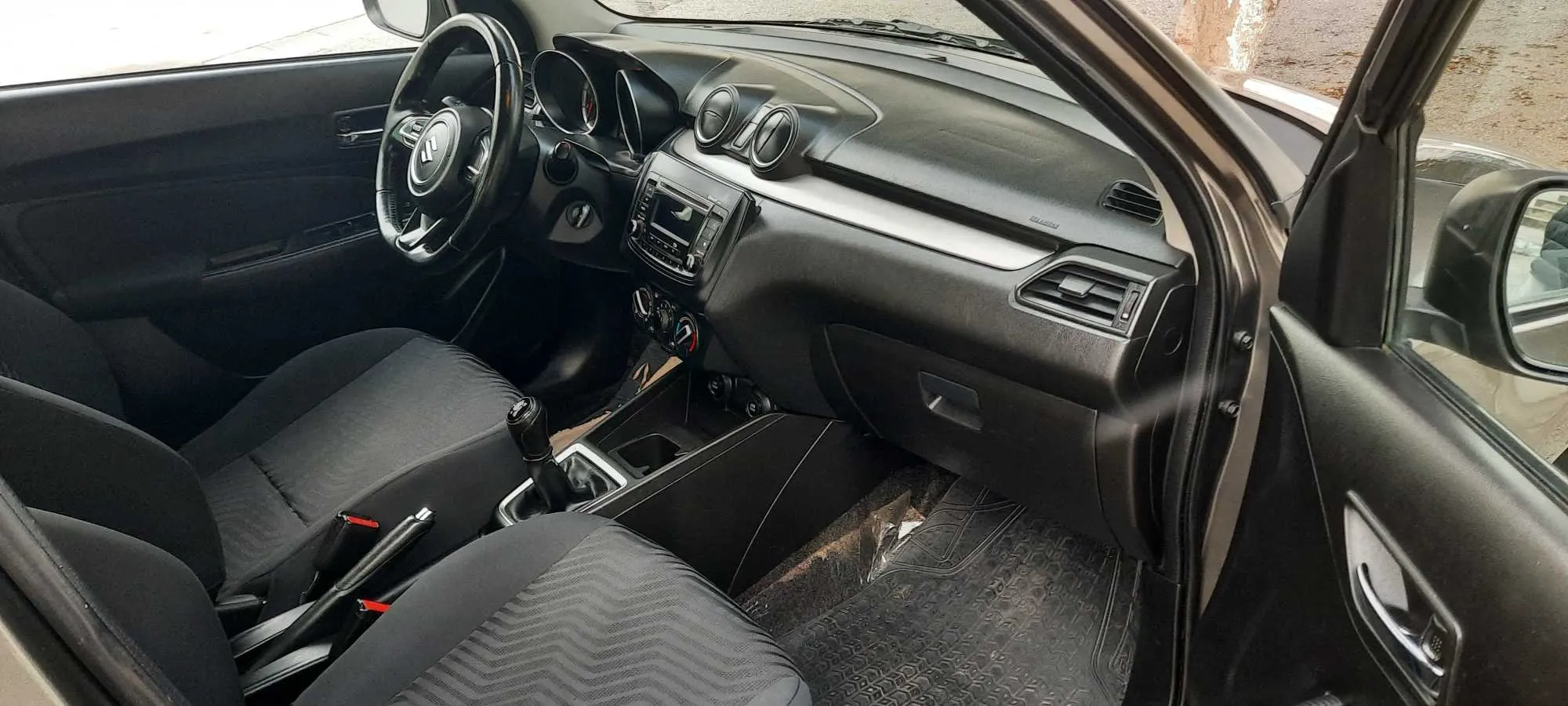 Suzuki swift 4cylindres essence 5cv 1.2L etat neuve Tl :28431642