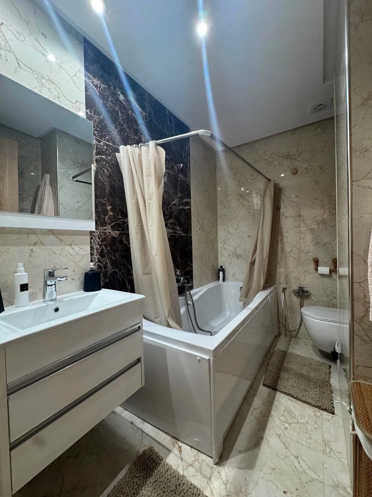 A Louer Appartement S+3 Richement Meublé à Menzah 9C
