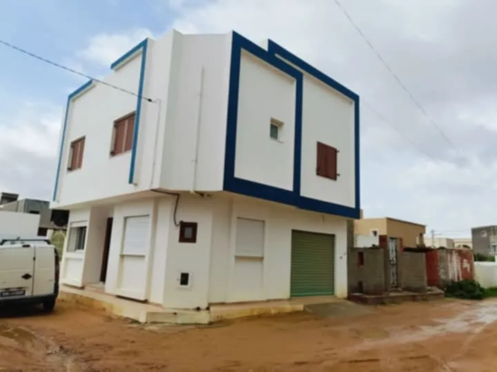 A vendre une maison de style américain s+3 au centre ville elhaouaria 